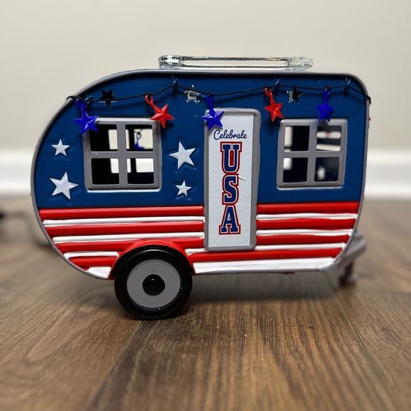 Land of Liberty Scentsy Warmer - Picture 4 of 10